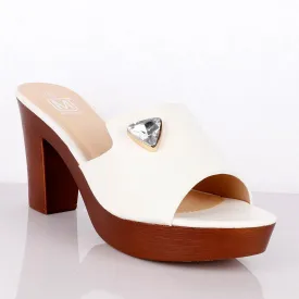 Maker's White Women Wedged Slippers With Stone
